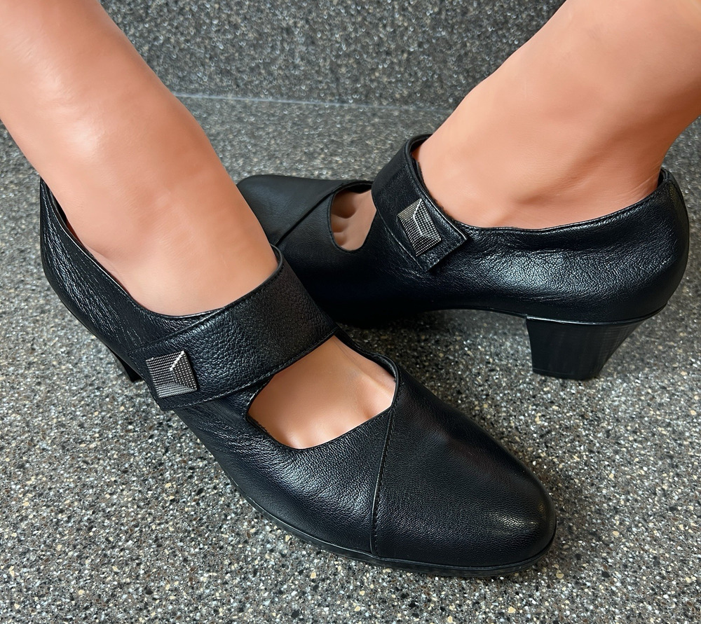 Munro Women's Size 10 N Black Leather Mary Jane Pump Snap On Comfort Heels Shoes
